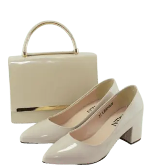 حقيبة وكعب كلاسيكي